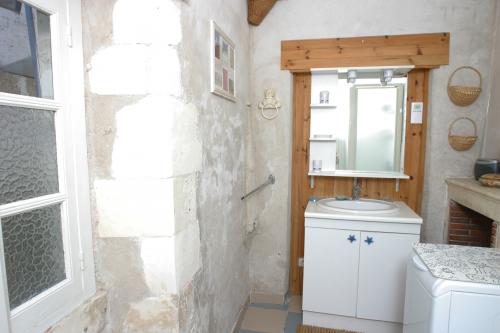 Photo 11 : SALLEDEBAIN d'une maison située à La Flotte-en-Ré, île de Ré.