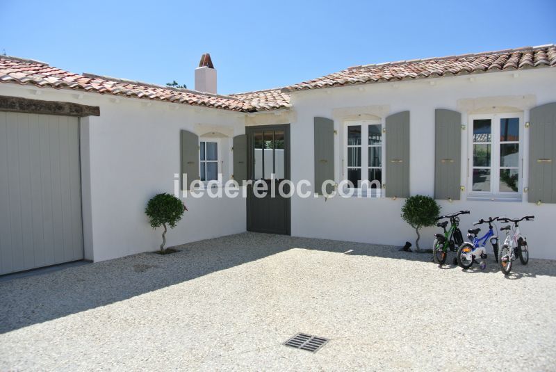 Photo 32 : ENTREE d'une maison située à La Couarde-sur-mer, île de Ré.