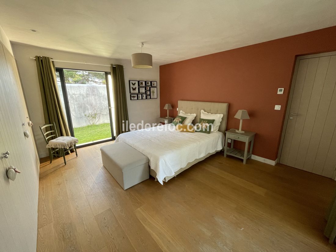 Photo 18 : CHAMBRE d'une maison située à La Couarde-sur-mer, île de Ré.