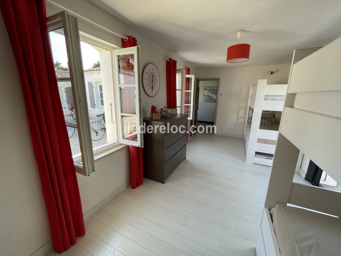 Photo 24 : CHAMBRE d'une maison située à La Couarde-sur-mer, île de Ré.