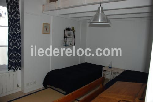 Photo 9 : CHAMBRE d'une maison située à Loix, île de Ré.