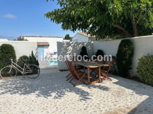 Ile de Ré:Loue maison à loix, 6 personnes, piscine chauffée, jardin