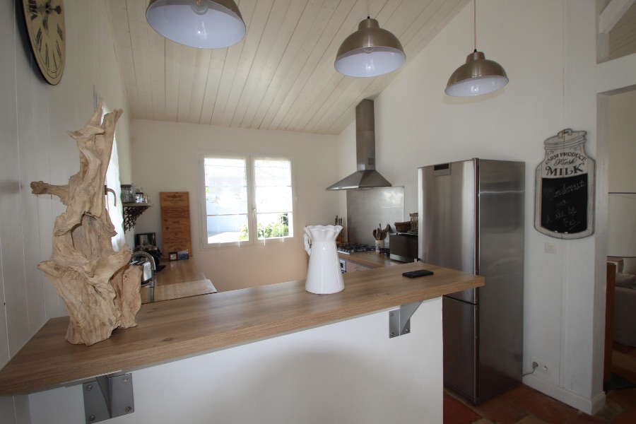 Photo 10 : CUISINE d'une maison située à La Flotte-en-Ré, île de Ré.