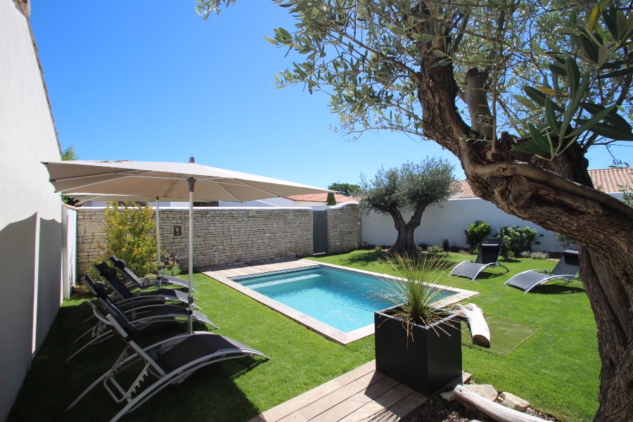 Photo 1 : PISCINE d'une maison située à La Flotte-en-Ré, île de Ré.