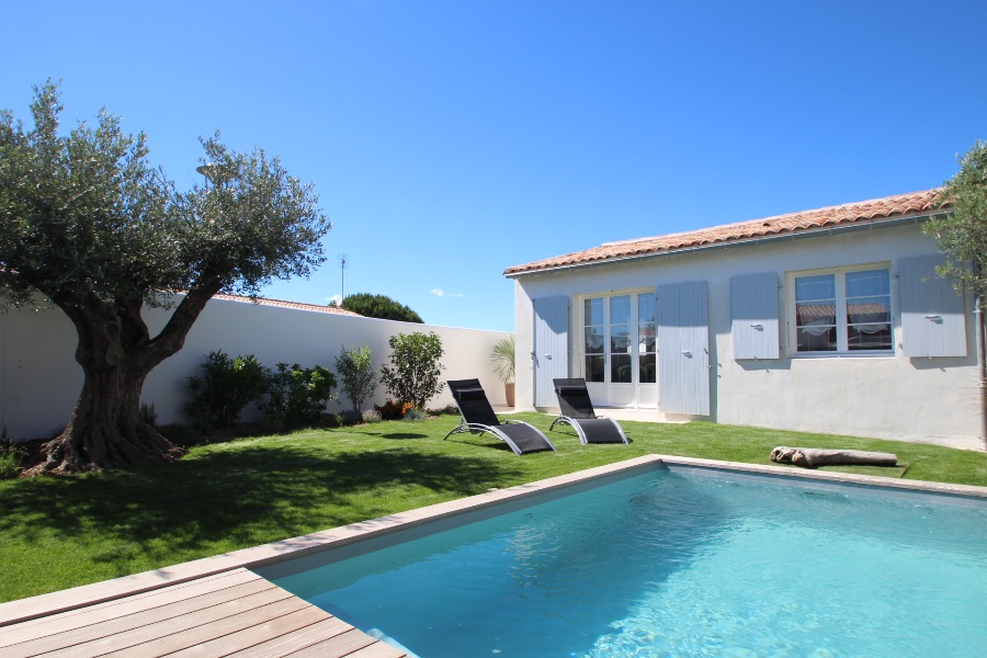 Photo 2 : PISCINE d'une maison située à La Flotte-en-Ré, île de Ré.