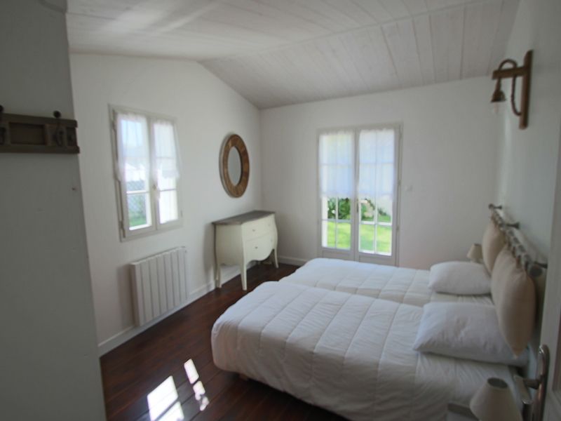 Photo 12 : CHAMBRE d'une maison située à La Flotte-en-Ré, île de Ré.