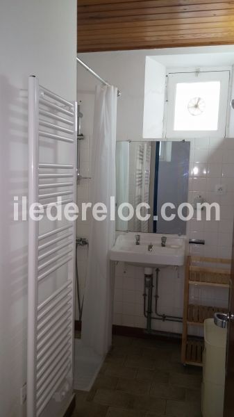 Photo 14 : SALLEDEBAIN d'une maison située à Loix, île de Ré.