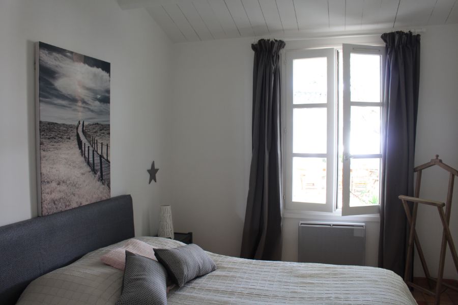 Photo 16 : CHAMBRE d'une maison située à Les Portes-en-Ré, île de Ré.