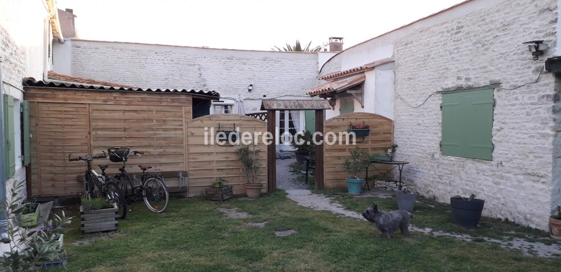 Photo 27 : JARDIN d'une maison située à Saint-Clément-des-Baleines, île de Ré.