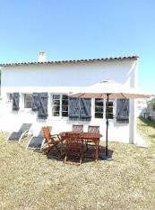Ile de Ré:Maison rhetaise proche de la plage sud et commerce