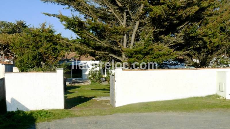 Photo 7 : EXTERIEUR d'une maison située à Sainte-Marie-de-Ré, île de Ré.