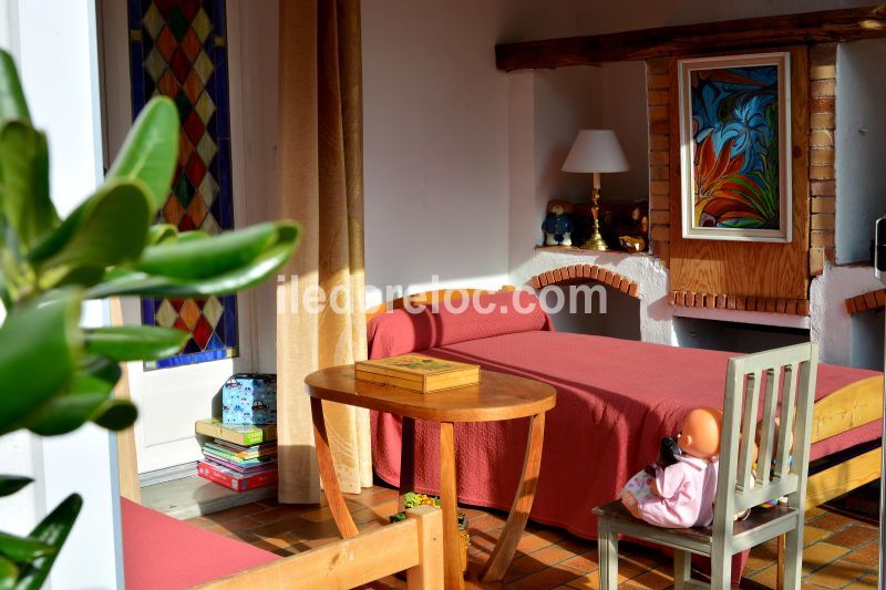 Photo 19 : CHAMBRE d'une maison située à Sainte-Marie-de-Ré, île de Ré.