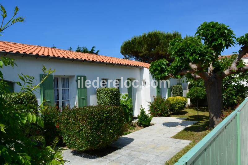 Photo 5 : EXTERIEUR d'une maison située à Sainte-Marie-de-Ré, île de Ré.