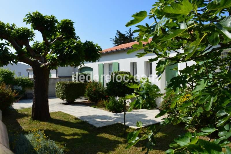 Photo 21 : EXTERIEUR d'une maison située à Sainte-Marie-de-Ré, île de Ré.