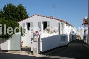 Photo 1 : EXTERIEUR d'une maison située à Les Portes-en-Ré, île de Ré.