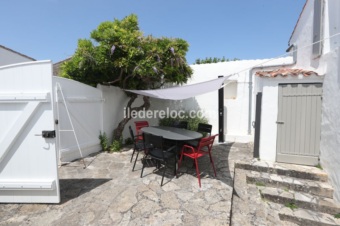 Photo 4 : TERRASSE d'une maison située à Les Portes-en-Ré, île de Ré.