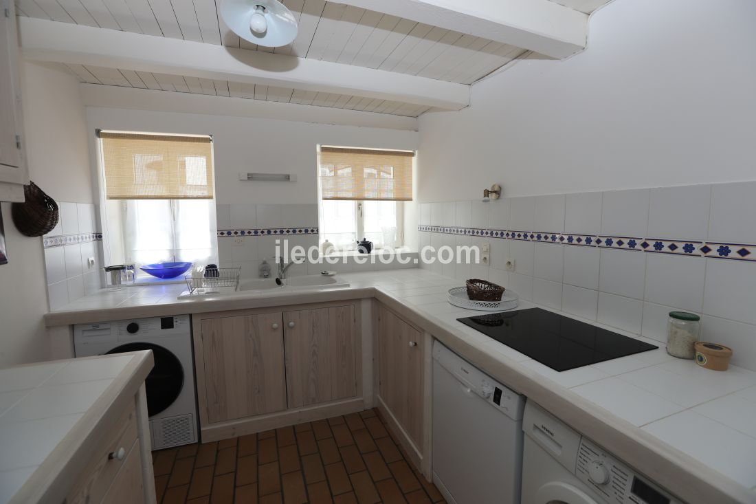 Photo 9 : CUISINE d'une maison située à Les Portes-en-Ré, île de Ré.