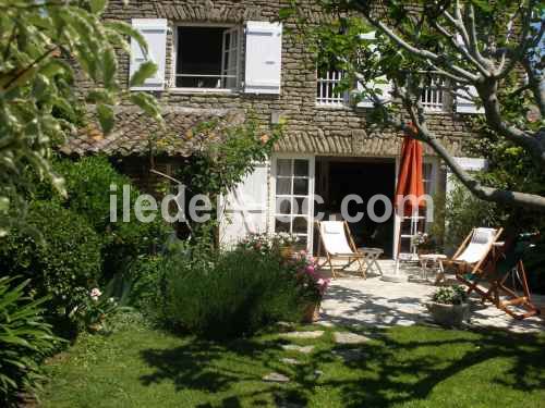 Photo 1 : EXTERIEUR d'une maison située à Les Portes-en-Ré, île de Ré.