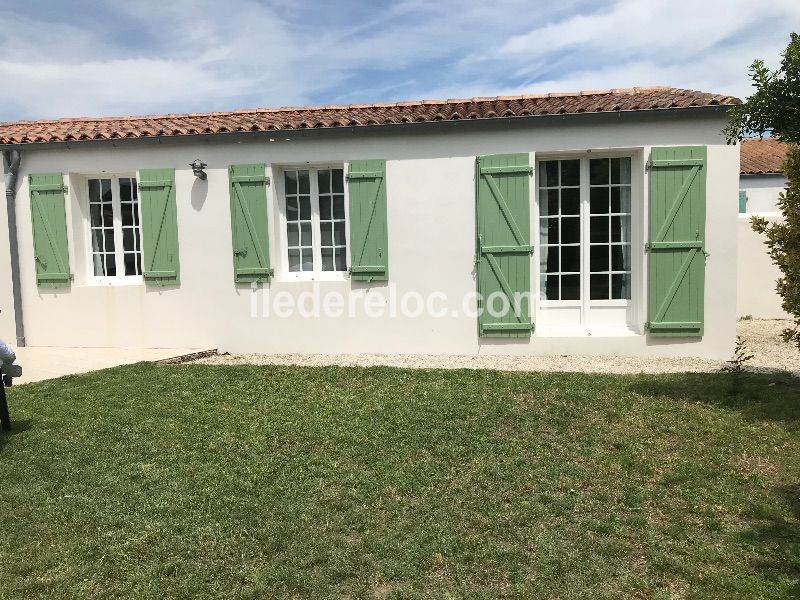 Photo 9 : CHAMBRE d'une maison située à Saint-Clement, île de Ré.