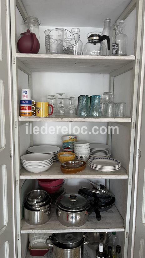 Photo 9 : CUISINE d'une maison située à Loix, île de Ré.