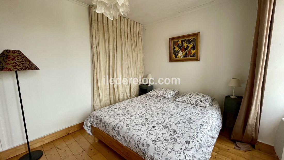 Photo 20 : CHAMBRE d'une maison située à Loix, île de Ré.