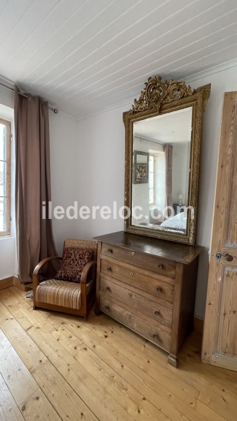 Photo 22 : CHAMBRE d'une maison située à Loix, île de Ré.