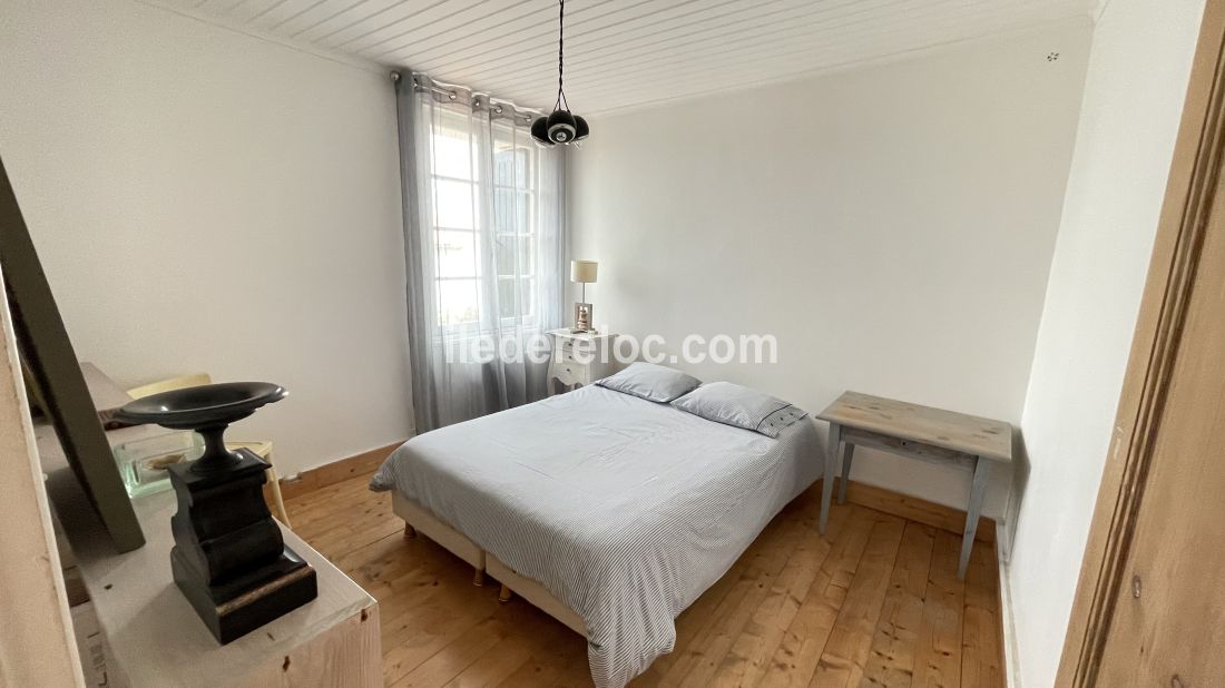 Photo 23 : CHAMBRE d'une maison située à Loix, île de Ré.