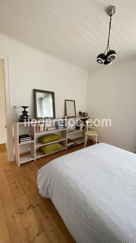 Photo 25 : CHAMBRE d'une maison située à Loix, île de Ré.