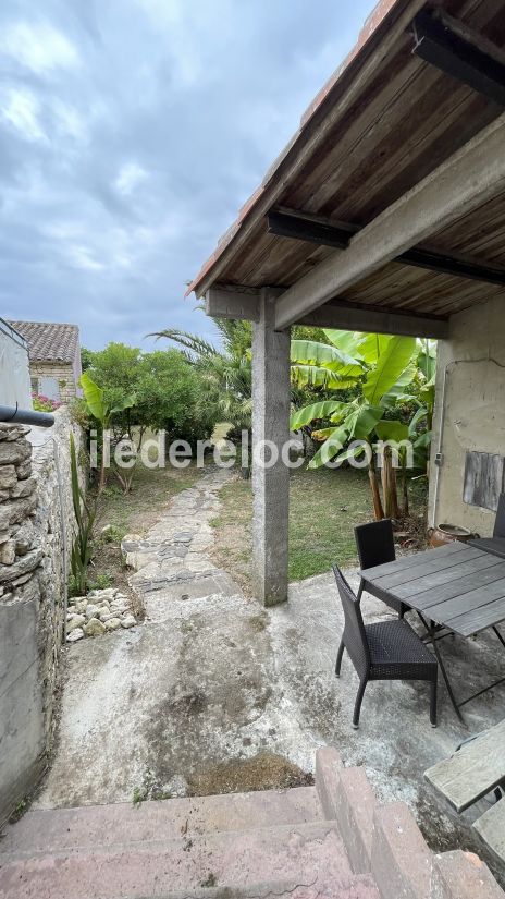 Photo 33 : JARDIN d'une maison située à Loix, île de Ré.