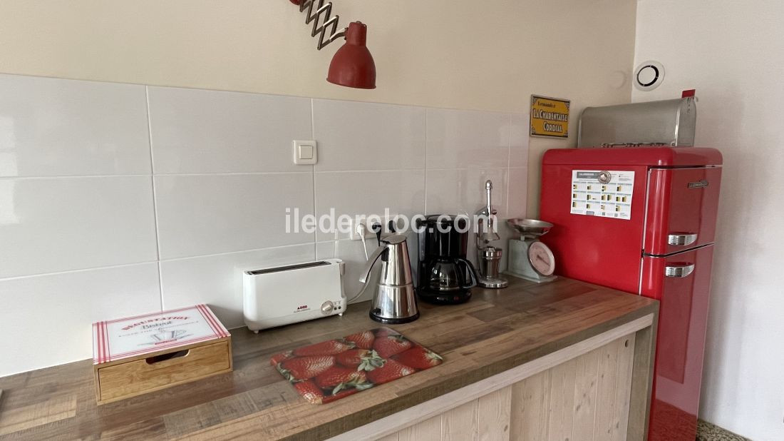 Photo 8 : CUISINE d'une maison située à Loix, île de Ré.
