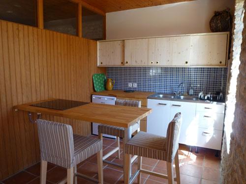 Photo 4 : CUISINE d'une maison située à Loix, île de Ré.