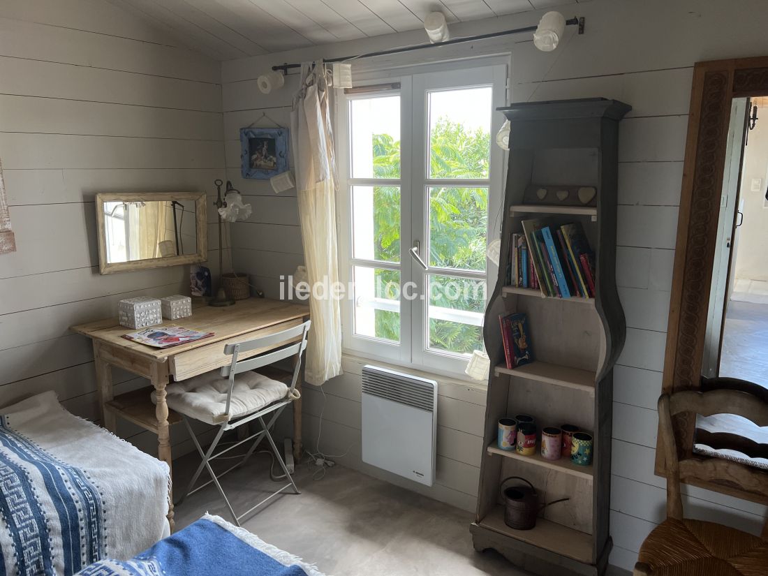 Photo 25 : CHAMBRE d'une maison située à Les Portes-en-Ré, île de Ré.