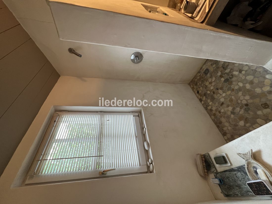 Photo 31 : SALLEDEBAIN d'une maison située à Les Portes-en-Ré, île de Ré.