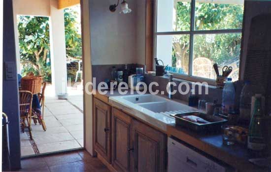 Photo 14 : CUISINE d'une maison située à Les Portes-en-Ré, île de Ré.