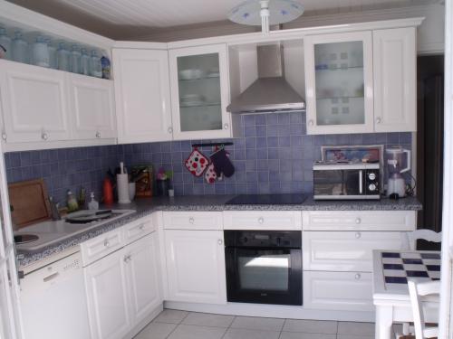 Photo 19 : CUISINE d'une maison située à La Flotte-en-Ré, île de Ré.