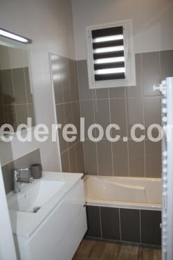 Photo 21 : SALLEDEBAIN d'une maison située à Le Bois-Plage-en-Ré, île de Ré.