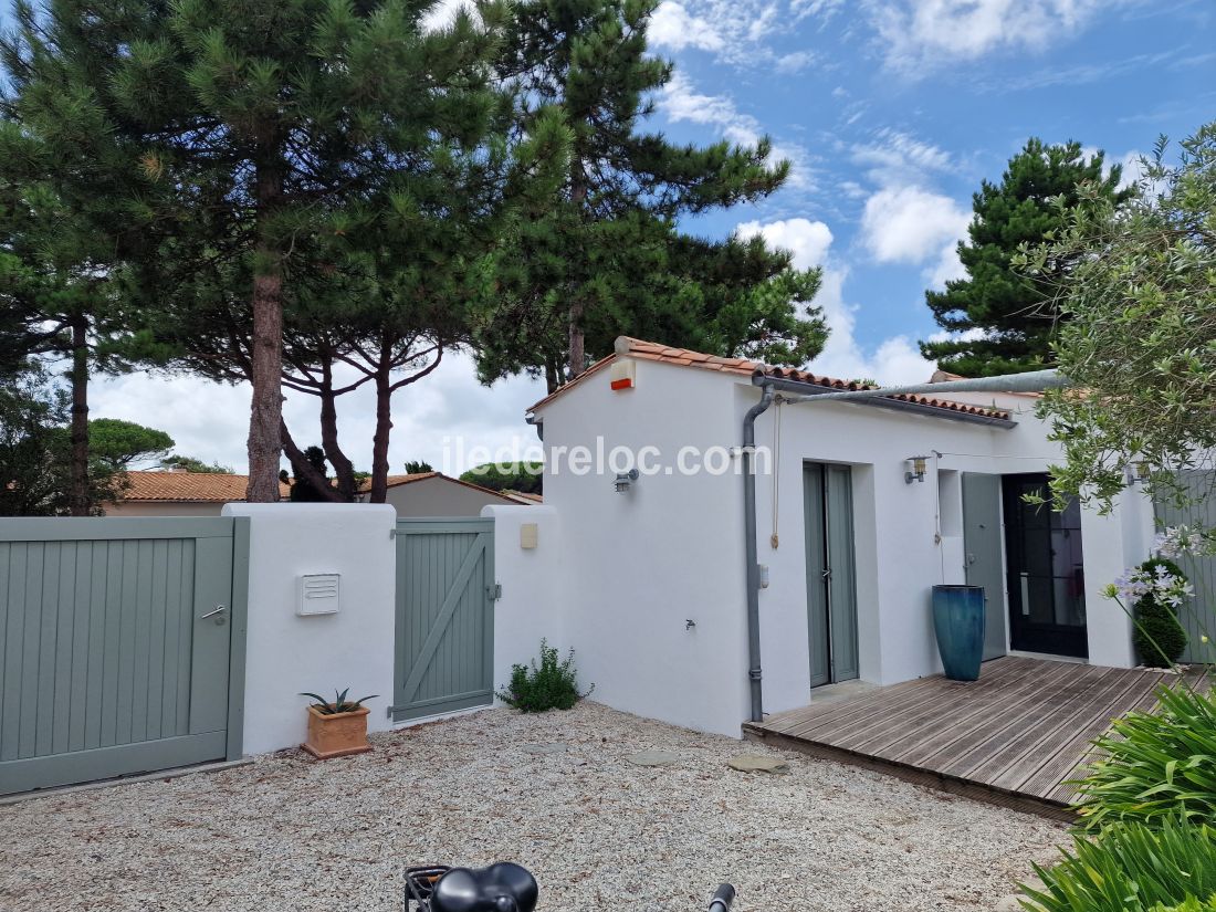 Photo 7 : EXTERIEUR d'une maison située à Le Bois-Plage-en-Ré, île de Ré.