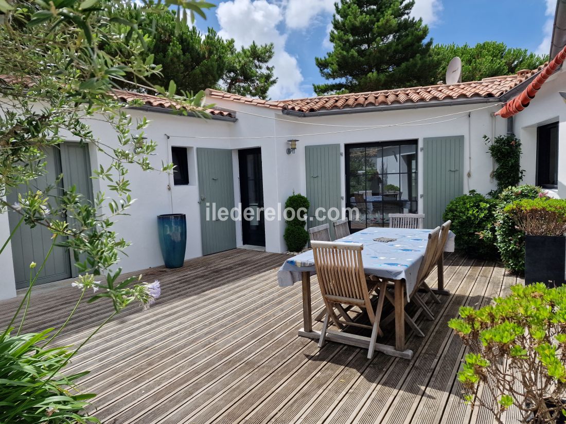 Photo 9 : TERRASSE d'une maison située à Le Bois-Plage-en-Ré, île de Ré.