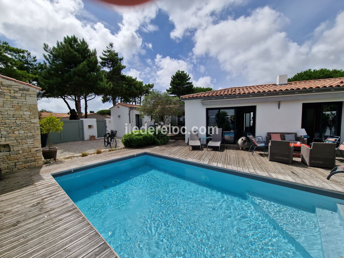 Photo 1 : PISCINE d'une maison située à Le Bois-Plage, île de Ré.