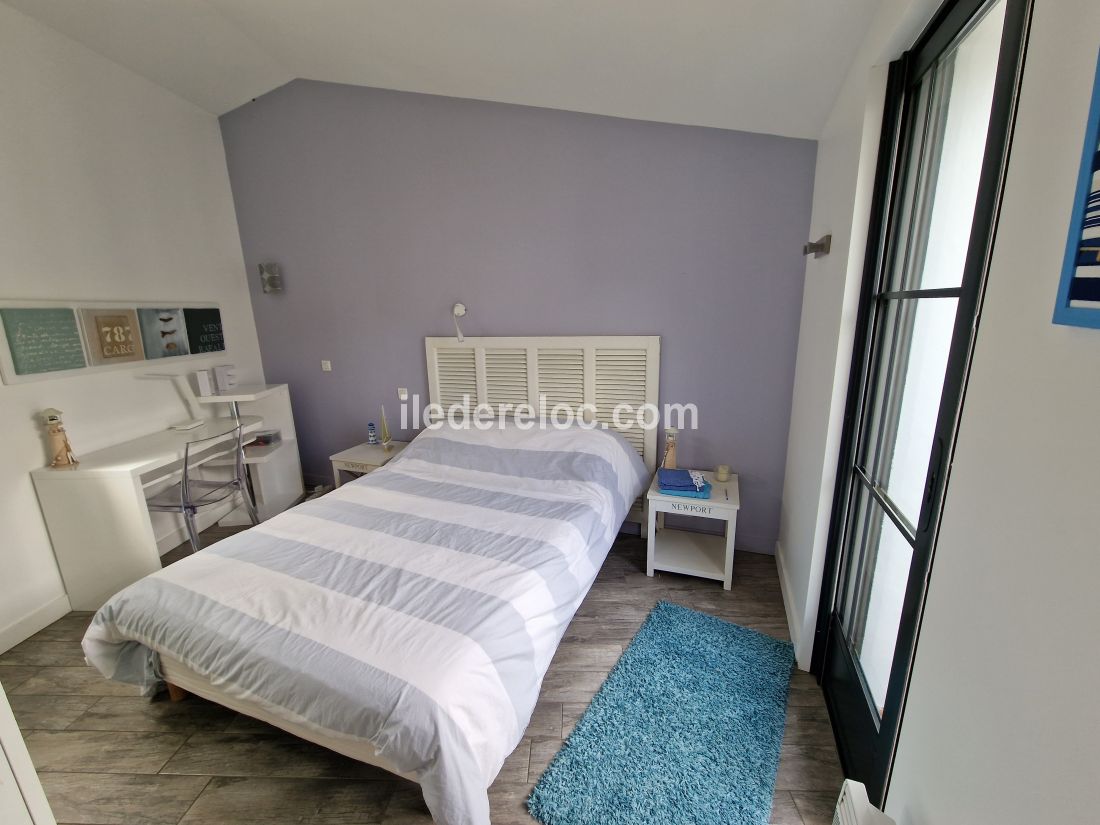 Photo 18 : CHAMBRE d'une maison située à Le Bois-Plage-en-Ré, île de Ré.