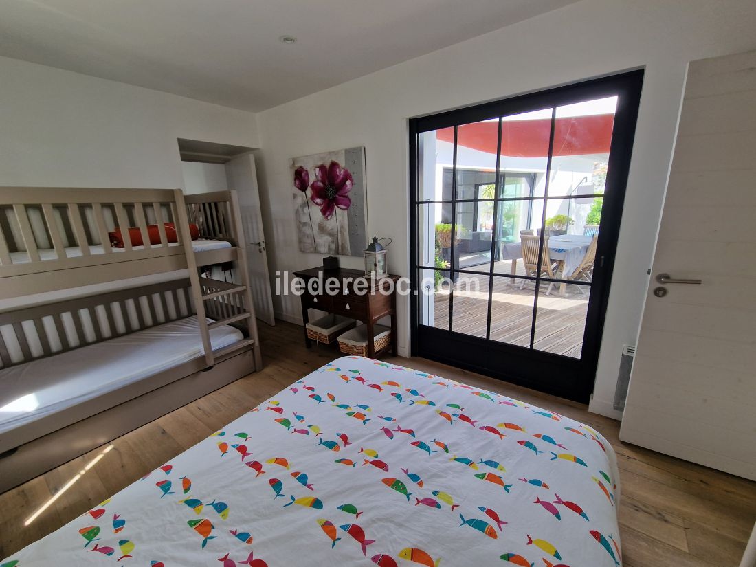 Photo 25 : CHAMBRE d'une maison située à Le Bois-Plage, île de Ré.