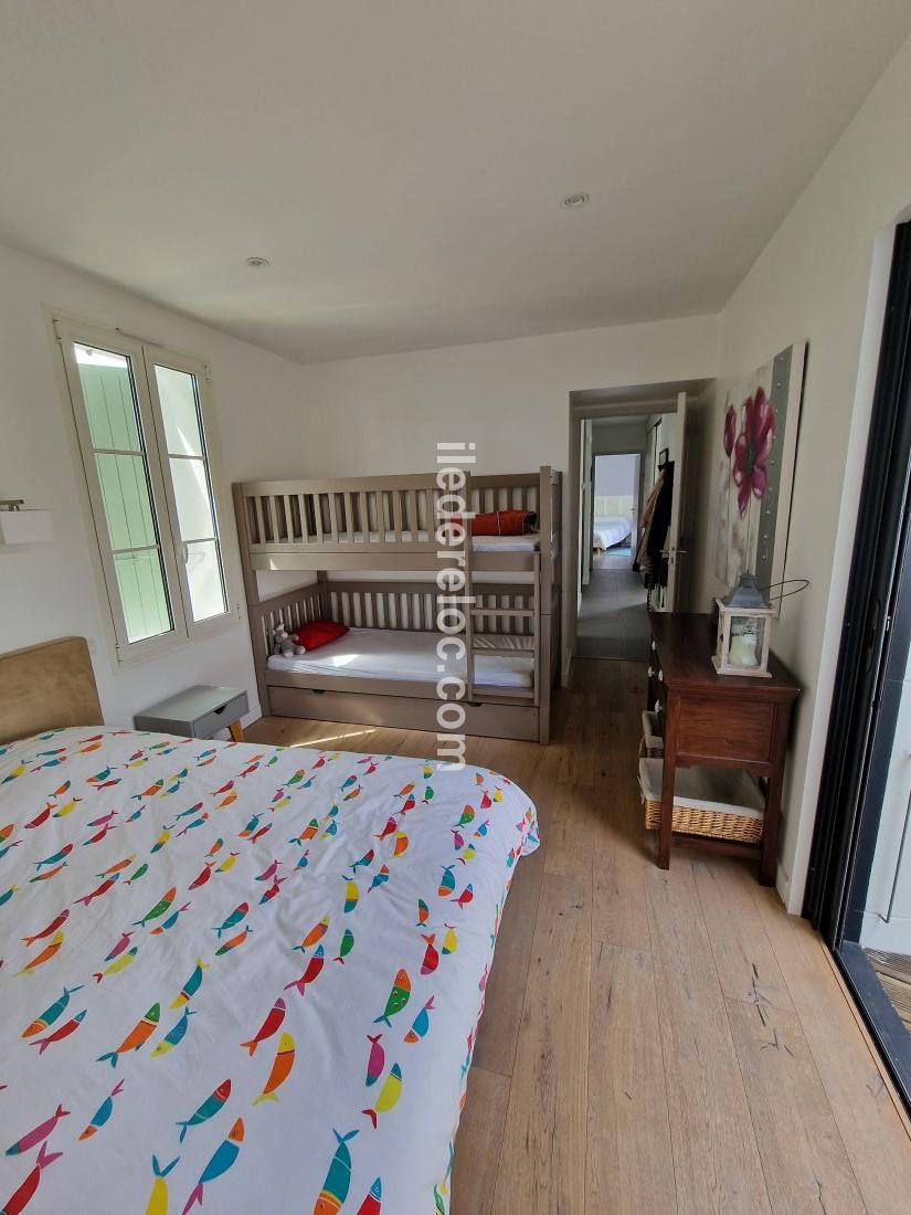 Photo 24 : CHAMBRE d'une maison située à Le Bois-Plage-en-Ré, île de Ré.