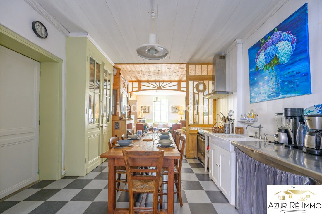 Photo 6 : CUISINE d'une maison situ&eacute;e &agrave; Le Bois-Plage-en-R&eacute;, &icirc;le de R&eacute;.