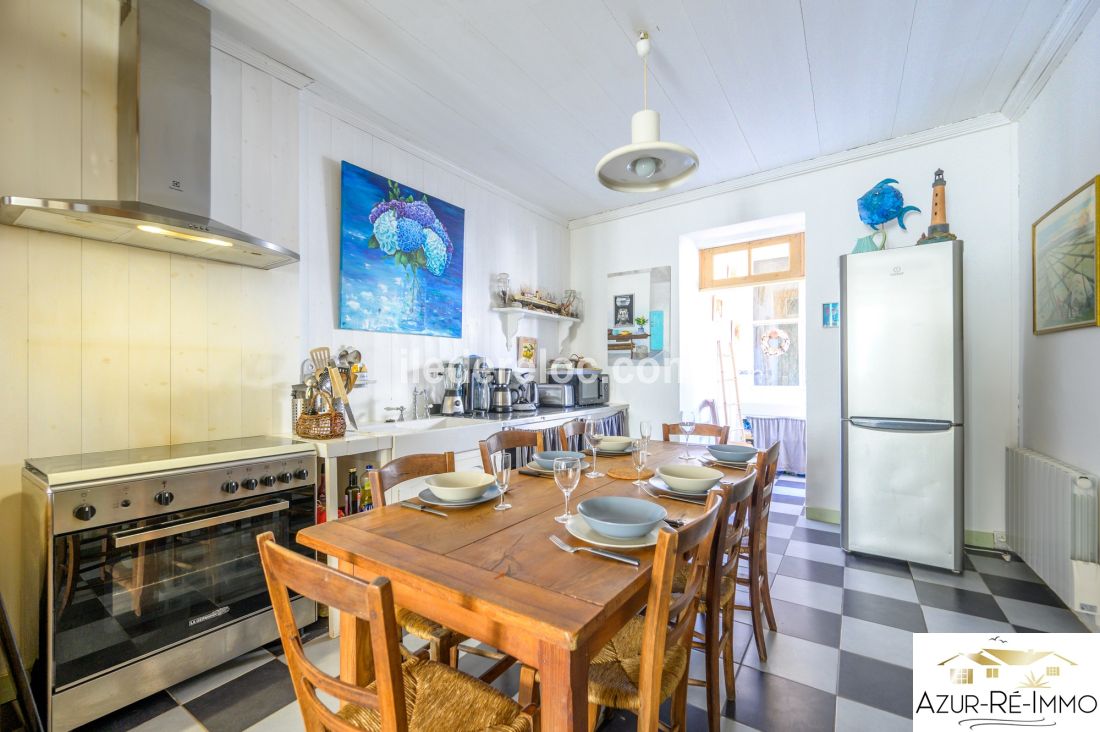 Photo 5 : CUISINE d'une maison situ&eacute;e &agrave; Le Bois-Plage-en-R&eacute;, &icirc;le de R&eacute;.