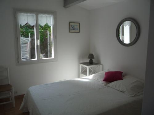 Photo 21 : CHAMBRE d'une maison située à Sainte-Marie-de-Ré, île de Ré.