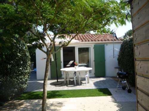 Photo 1 : TERRASSE d'une maison située à Sainte-Marie-de-Ré, île de Ré.