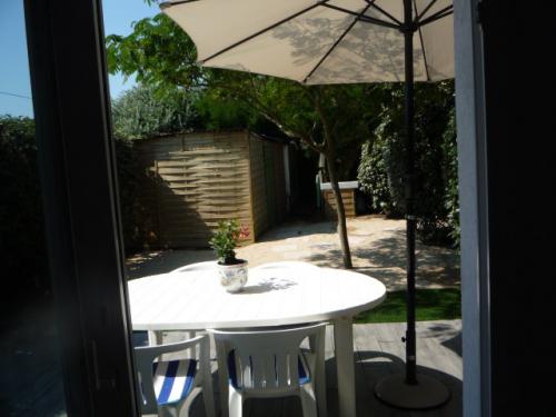 Photo 5 : TERRASSE d'une maison située à Sainte-Marie-de-Ré, île de Ré.