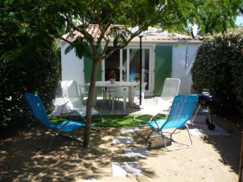 Photo 2 : JARDIN d'une maison située à Sainte-Marie-de-Ré, île de Ré.