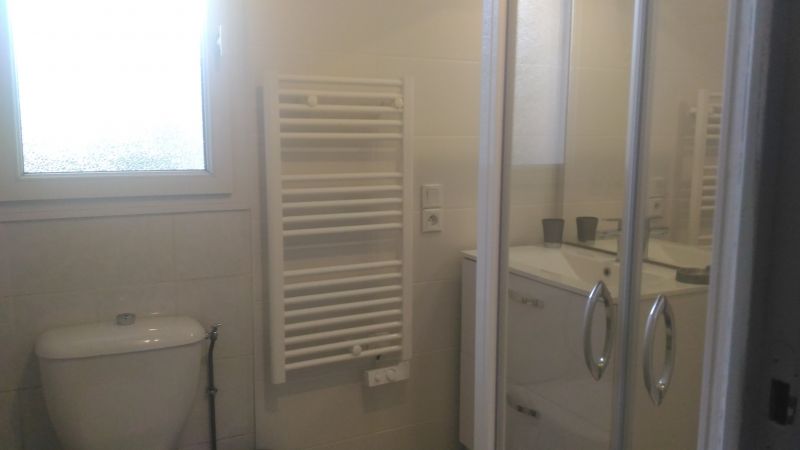 Photo 23 : SALLEDEBAIN d'une maison située à Sainte-Marie-de-Ré, île de Ré.