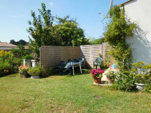 Photo 1 : EXTERIEUR d'une maison située à Le Bois-Plage-en-Ré, île de Ré.